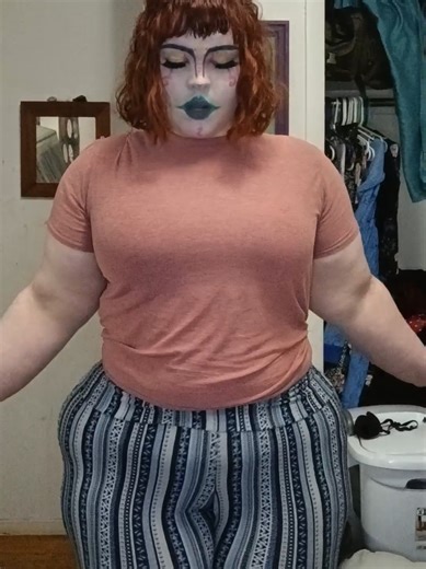 idk how I feel ab doing it like this ngl I feel like it doesn't look right standing up 😭 #dance #plussize #viraltiktok #xyzbca #fyppppppppppppppppppppppp