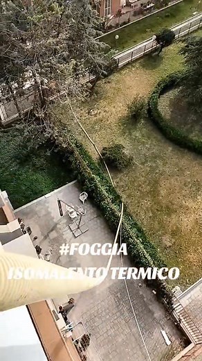 Azienda esperta nell' insufflaggio con lana di vetro per risolvere problemi di muffa, freddo, caldo e dispersioni termiche. Info 3403104326 | Saverio Virgilio