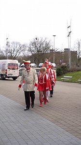 Emmes Helau! 🎉🎉 Hoher Besuch im ZebraShop: Prinz Toni I. schaute mit seiner Karnevalscrew vor dem Heimspiel gegen den SC Verl an der Wedau vorbei. Ob sie was gefunden haben? 🛍️🦓 www.msv-zebrashop.de Übrigens: Der ZebraShop öffnet zum Heimspiel am Sonntag, 8. Februar 2026, gegen Verl bereits ab 15 Uhr. Kommt vorbei! 🔵⚪️ #MSVereint | MSV Duisburg