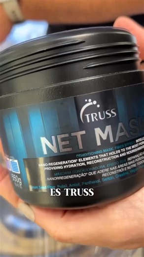 Mundo Mayor CA on Instagram: "¿Magia o tecnología? ✨🕸️ Se llama NetMask de Truss y su famoso “efecto telaraña” no es solo para el show. Esta mascarilla inteligente detecta las zonas más porosas de tu cabello para: ✅ Reponer proteínas. ✅ Sellar cutículas al instante. ✅ Dar un brillo que parece de filtro."
