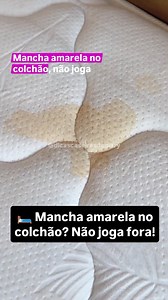 🛏️ Mancha amarela no colchão? Não jogue fora! Sabe aquelas manchas amareladas de suor ou "acidentes" que parecem impossíveis de sair do colchão? 😭 Antes de gastar uma fortuna higienizando, testa essa bomba de limpeza caseira! 👇 🧪 A MISTURA TIRA-MANCHAS: O Pré-ataque: Borrife álcool 70 puro sobre a mancha para "abrir" as fibras e desinfetar. A Base: Rale um pouco de sabonete (ou sabão em barra) bem fininho. A Química: Coloque o sabão ralado num borrifador e adicione: Um pouco de pasta de dent