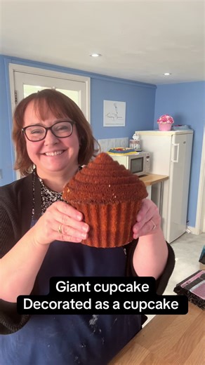 Today I’m decorating a giant cupcake as a giant cupcake. Let’s see how this cake turns out in comparison to the flower pot cake. #cake #cakedecorating #caketok #cupcake #buttercream