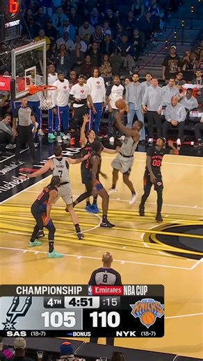 Jordan Clarkson is stepping up on both ends: ✅ Steal ✅ Floater ✅ Block #NBAPhilippines #NBAHighlights #NBAonPrimeVideo #EmiratesNBACup #RepublikaNgNBA | NBA Philippines