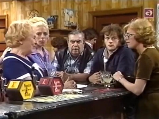📺 'Coronation Street' Wednesday 15 September 1976 -- ITV: 19:30 Renee boldly visits the Rovers with her off license petition in hand and its not long before daggers are drawn on both sides... #ClassicCoronationStreet #coronationstreet | Bernie Briffa