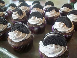 MAKE OREO MUFFINS JUST IN 2 MIN WITH ONLY 2 INGREDIANTS/QUICK DESERT RECIPIES/CHOCOLATE MUFFINS