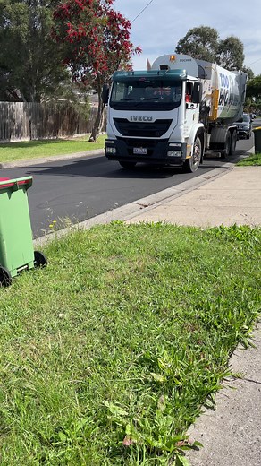 Exploring Australia's Recycling and Garbage Truck System