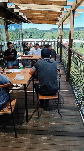 Secretaria de Educação - SCS on Instagram: "✨ Dia especial com pessoas especiais ✨ Uma forma especial de agradecer as pessoas que fazem parte para que tudo aconteça perfeitamente! Cada função é importante no seu lugar, como uma engrenagem que roda perfeitamente. Nosso agradecimento especial às merendeiras, motoristas e serventes, pela parceria, pelo compromisso e pela dedicação durante todo o ano de 2025. Que o espírito de união e gratidão se renove em 2026. Desejamos a todos um Feliz Natal e um