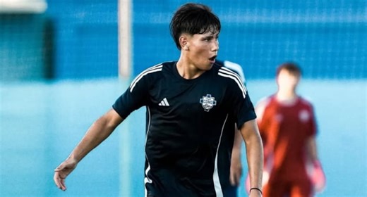 Francesco Andrealli firmó su primer contrato profesional con el Como.