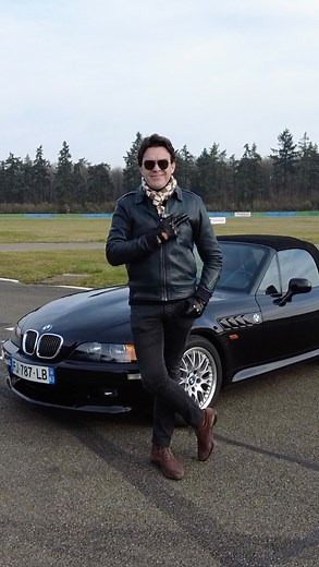 LA BMW Z3 LÉGENDAIRE DE JAMES BOND À L’ESSAI ! ➡️ DISPONIBLE SUR MA CHAÎNE YOUTUBE (LE LIEN EST AU-DESSUS DANS MA BIO !) @bmw @bmwfrance @bmwclassic @bmwm #bmw #bmwz3 #z3 #roadsters #drive #cabriolet #cabrio #auto #automotive #automobile #jamesbond #007 #007🔫 #007jamesbond #goldeneye #goldeneye007 @circuitsouestparisien @tagheuer @classiclegendmotors #drivetastefully #piercebrosnan @piercebrosnanofficial #germancars #germancar | Grégory Galiffi