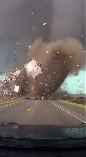 🌪️ El Viaje al Corazón de la Bestia: Conduciendo Directo al Ojo del Huracán #huracan