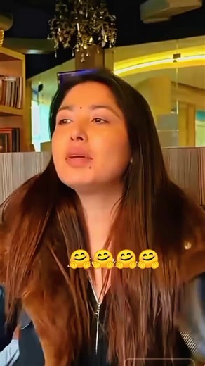 Pooja Sharma: Stunning Mehendi and Fashion Insights