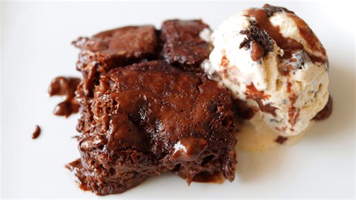 How to make insanely good chocolate cobbler