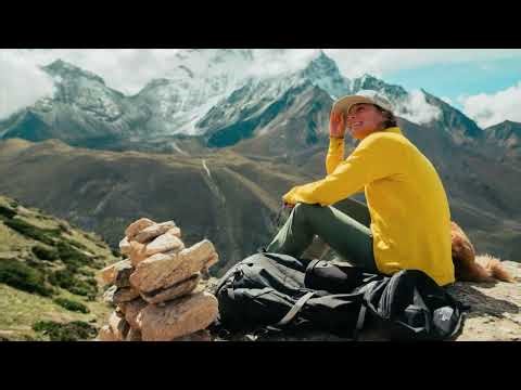 Jim Morrison descended the narrow Hornbein Couloir of Mount Everest .