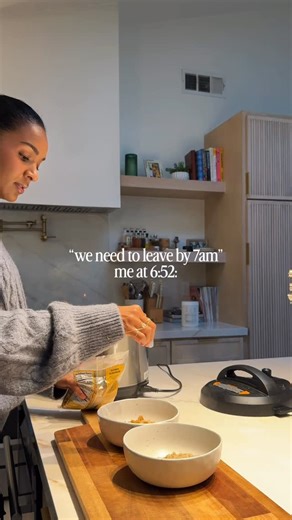 Lizzy Mathis on Instagram: "Monday mornings are always the hardest for me so anything easy wins every time 🫠save this one as inspo on those mornings you need an instant pot oatmeal recipe that takes less than 10 mins total! 😜 #instantpotlove"