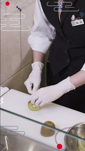 【若き職人がつなぐ伝統の技】日本橋 千疋屋総本店/フルーツパティシエ・ 豊島玲花【キウイの皮むき】