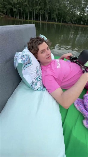 I TURNED MY BED INTO A BOAT!! 🛥️