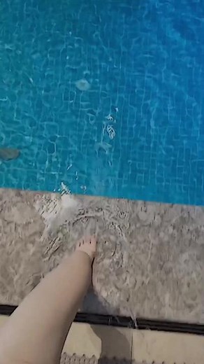 Shenhe Cosplay: Genshin Impact Character Underwater