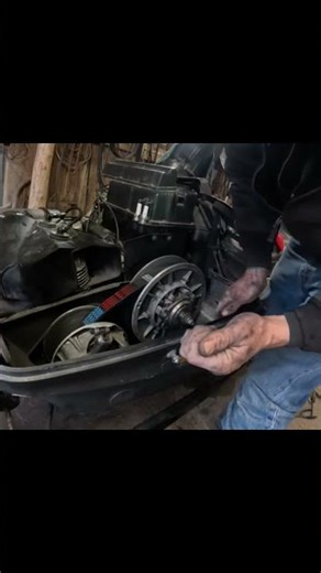 How to Install a Drive Belt on a 2000 Yamaha Phazer