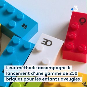 Choisis par la marque danoise, deux enseignants de Grenoble transforment les briques de Lego en outil pédagogique pour apprendre à lire l'alphabet braille aux enfants non-voyants. En savoir ➡ https://france3-regions.francetvinfo.fr/auvergne-rhone-alpes/isere/grenoble/grenoble-briques-lego-deux-enseignants-creent-methode-apprendre-aux-non-voyants-lire-braille-1775455.html | France 3 Alpes