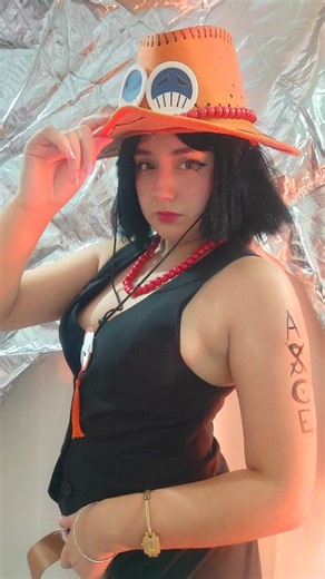 artificial.unicorn ♡ on Instagram: "A veces me veo toda desaliñada, pero cuando hago cosplay me hace feli y me disfruto arreglar 🤭 #cosplay #anime #waifu #cosplaygirl"