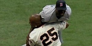 Today in All-Star Game history: Torii Hunter robs Barry Bonds, Bonds lifts Hunter onto his shoulders
