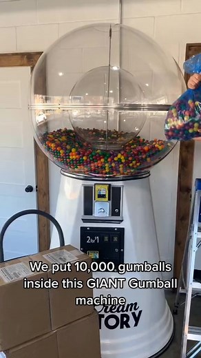 109K views · 1.9K reactions | WE PUT 10,000 GUMBALLS INSIDE THIS GIANT GUMBALL MACHINE! #vendingmachine #SmallBusiness #business #passiveincome #sidehustles #foryou #fyp | Quikplay | Facebook