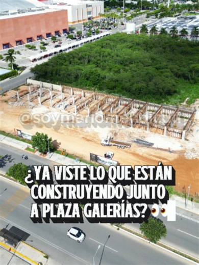 👀 Algo nuevo está tomando forma junto a Plaza Galerías. Este proyecto comercial de dos niveles contempla 18 espacios y se construye en la esquina de las calles 20-A y 20-B, frente a la Secretaría de Seguridad Pública. 🚁🏗️ 💬 ¿Qué marca te gustaría ver aquí? Sígueme para conocer sus avances desde el aire. #Mérida #PlazaGalerías #QuéHayDeNuevo #ConstruccionesMérida #MéridaDesdeElAire