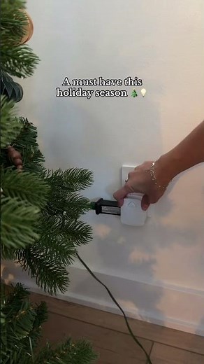 Control your Christmas tree from afar with this plug and switch 🙌🏻🎄💡