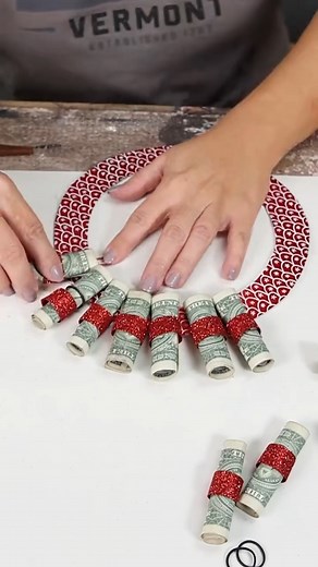 ✨DIY Money Wreath!! 🎄 | Liz Fenwick DIY