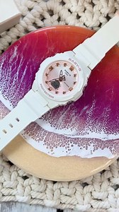 Check out this gorgeous resin art inspired by the ocean at sunset! The BGA-320 includes a colour gradation on the dial also inspired by the changing summer sky, so you can have a piece of summer no matter the time of year🦋 Watch : BGA-320-7A1 https://www.casio.com/intl/watches/babyg/product.BGA-320-7A1/ #casio #babyg #cute #trending #love #instagood #fashion #happy #picoftheday #watch #watches #cute #outfit #accessory #summer #beach #sunset #resinart #art #BeyouBeme | CASIO BABY-G