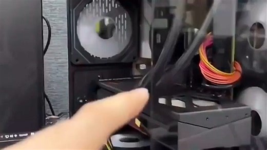 酷睿i9台式电脑，多任务处理流畅不卡顿，办公剪辑游戏轻松应对，高效体验每一天。