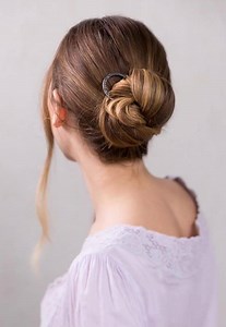 1.1K views · 21 reactions | Revolutionize the look, and health of your hair with a Swerve! . Lilla Rose Swerves give you a secure & comfortable style with your choice of a minimalist look or bling it all the way and back! Rubber bands and hair ties are damaging your hair and have been for years! Say #byebyehairtie and say hello to your new favorite hair accesory! The Swerve! | Lilla Rose, Inc. | Facebook