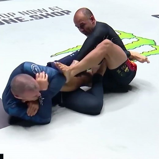 LEGENDARY win 🏆 Lachlan Giles submits all-time great Marcelo Garcia!
