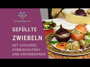 Vegetarisches Weihnachtsessen – Gefüllte Zwiebeln mit Chicorée, Mango-Chutney und Riesenbohnensalat