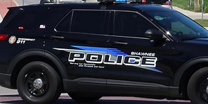 Shawnee police respond to car crash involving pedestrian