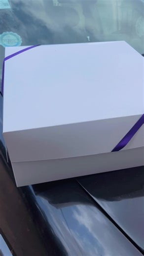 Keychains beautifully packaged for customer’s pickup……..we deliver ooo and on time too Dm and let’s work out something for you 😉😉😉 Square packaging box made by meeeee🎊🎊💃🏽💃🏽🎉🎉🎉#fyppppppppppppppppppppppp #resinartistsinghana #tiktokghana🇬🇭 #viraltiktok #resinkeychain