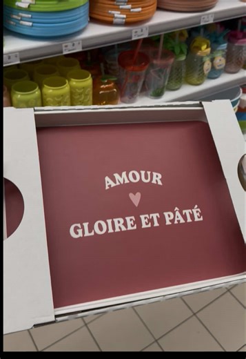 Avec beaucoup d’amour et de pâté 🫢❤️, rendez-vous en magasin pour découvrir nos nouveaux plateaux ✨