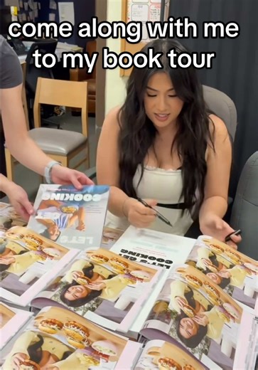 come along with me to the last stop on my book tour! 🥹🫰@Bloom Nutrition #bloompartner