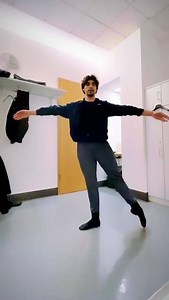 💥 Dressing room pirouettes with First Soloist of The Royal Ballet Cesar Corrales! | Royal Ballet And Opera