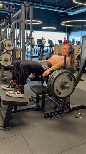 Machine Hip Thrust (plate loaded)