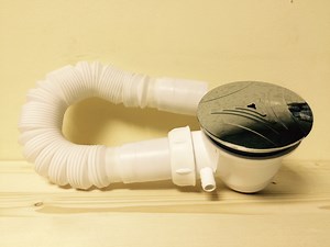 Слив для душевой кабины: особенности устройства и установки