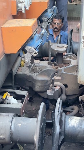 166K views · 1.7K reactions | Amrit Livery Wap-5 Engine Decoupling with Intercity Exp at Howrah JN #shorts #viral | Rail World By Roshan | Facebook