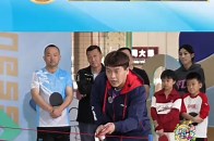 乒乓球世界冠军郝帅，教您接发球标准摆短！_腾讯新闻