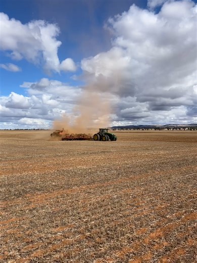 Despite the dusty and dry conditions, seeding has started in Mid North SA this week, with vetch being sown into this paddock. With some areas in the mid northing getting less than 5 mls since the start of the year. Let's hope for some much-needed rain to support this effort. 🌧️ How's the seeding going? If you've got some photos or videos to share, we're keen to see how your seeding is coming along! 🚜 | Crop Smart