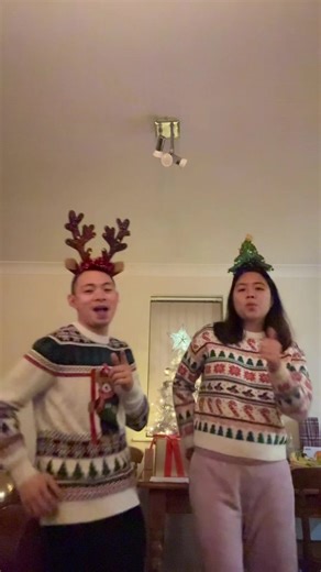 under the mistletoe #mistletoe #mistletoedancechallenge ❄️