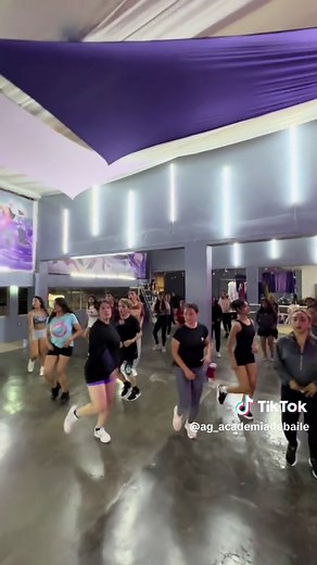 Coreografía de 'La Nena' para Niños y Adultos