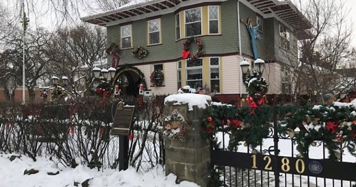 Annandale House welcomes visitors for Christmas tradition tours