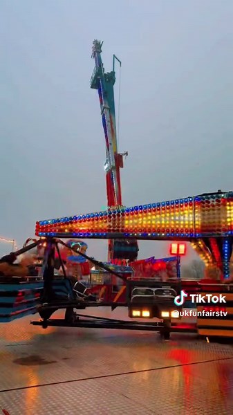 Thrill vs Chill | Which would you ride? 👀🤩 #funfair #fairground #thrillride #twister #sizzler #airmaxx #capriolo #fyp #foryou #foryoupagе #viraltiktok
