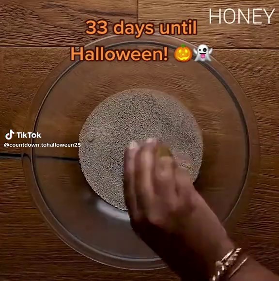 33 days until #halloween #spookyseason #autumn #fall #halloweencountdown