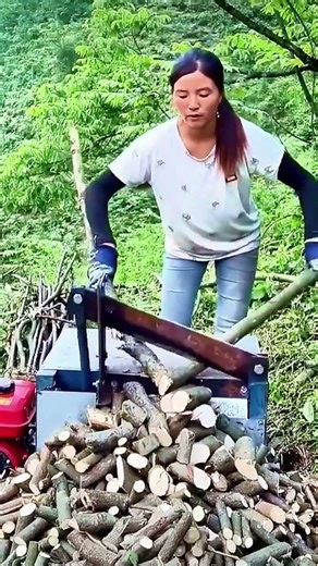 Portable firewood cutter- Good tools and machinery can increase work efficiency #forestrytools